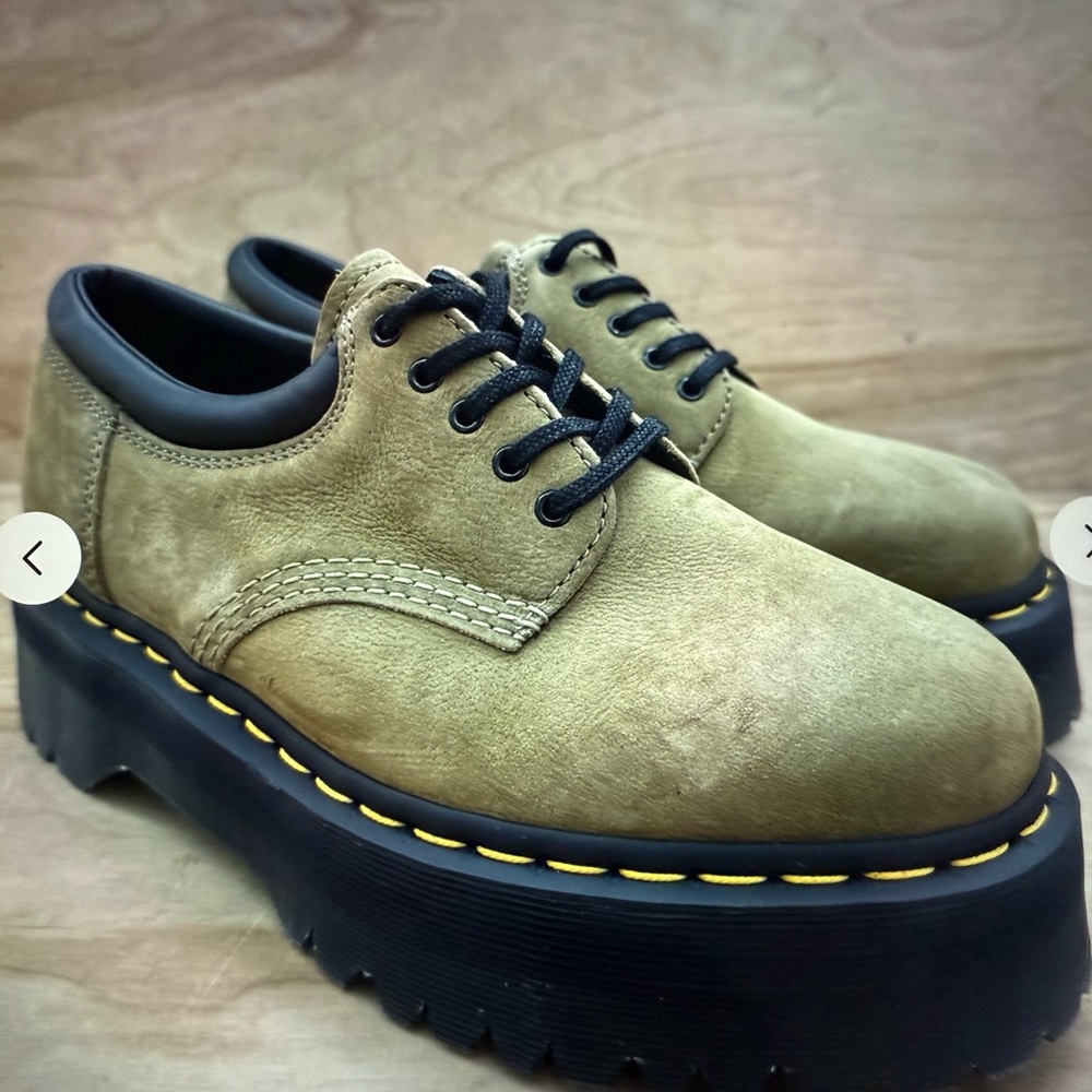 Dr. Martens Men's/ Women’s Olive Leather Oxfords new in box